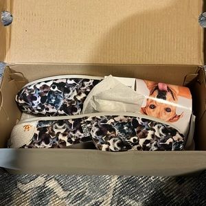 NWT Bobs from Sketchers memory foam dog face casual shoes